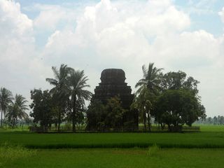 బిక్కవోలు - అద్భుత శిల్పకళ ఆలయాలు !