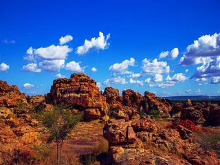 ఓర్వకల్: అబ్బురపరిచే రాతి శిలలు !