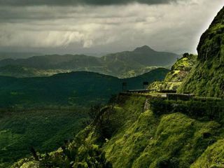 చూపు తిప్పుకొని హిల్ స్టేషన్ ... ఖండాలా !