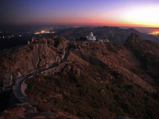 ఎడారిలో ఒయాసిస్సు - మౌంట్ అబూ !