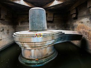 హంపి బడవ శివలింగం - ప్రపంచంలో అతి పెద్ద శివలింగాలలో ఒకటి !