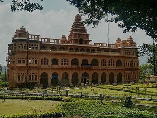 పర్యాటకులకు ఆహ్లాదం, చరిత్రకు సాక్ష్యం ... చంద్రగిరి కోట ! 