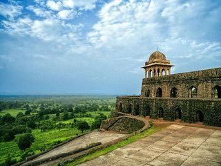 మండు -  విహార యాత్రకు చక్కటి ప్రదేశం !