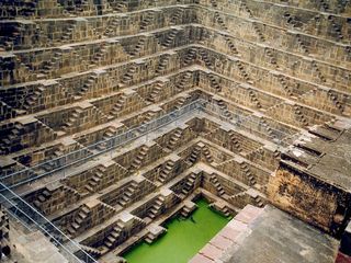 ప్రపంచంలోనే అతిపెద్ద మెట్ల బావి చూశారా ?