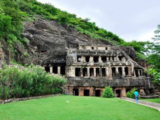 ఉండవల్లి గుహలు, గుంటూరు జిల్లా !!