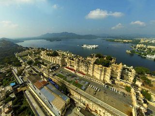 ఉదయపూర్ - భారతదేశపు వెనిస్ నగరం !!