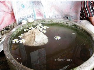 నీటిలో తేలియాడే 15 కిలోల బరువు వున్న మహిమ గల రాయి ఎక్కడుందో మీకు తెలుసా?