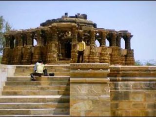 మనుషులను శిలలుగా మార్చే దేవాలయం...