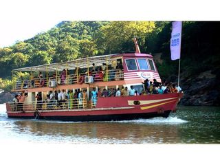 యాంత్రిక జీవనానికి విసిగి వేసారిన జనాలకు చక్కటి ఆహ్లాదాన్ని పంచే పాపికొండలు !