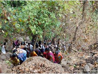 ఈ గుడికి వెళ్ళాలంటే ప్రాణాలపై ఆశ వదులుకోవాల్సిందే !