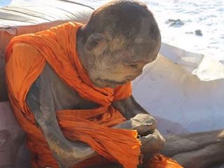 200 సం||ల క్రితం పద్మాసనంలో కూర్చున్న ఈయన ఇప్పటికీ అలాగే ఉన్నాడు