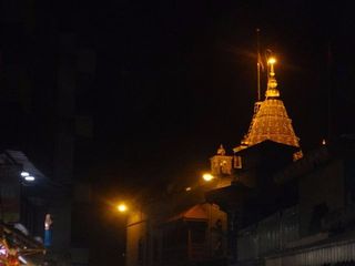 భారతదేశంలో మీరు చూడవలసిన 10 ధనిక ఆలయాలు