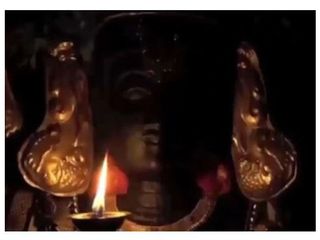 హారతి సమయంలో కళ్ళు తెరిచే దేవుడు - నేరుకుండ్రం కరివరదరాజ పెరుమాళ్