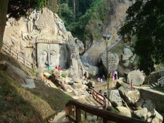 అందమైన కోటి శిల్పాలు హావభావాలతో కనువిందు చేసే అద్బుతమైన సుందరప్రదేశం - త్రిపురలోని ఉనకోటి