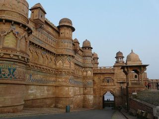 గ్వాలియర్ కోట యొక్క ఐతిహాసిక అందం : ఒక్కసారైనా చూసితీరాల్సిన ప్రదేశం