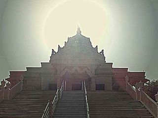 అక్కడ సూర్యుని కిరణాలు బట్టి రంగుమారుతుందా ఎక్కడ ఉంది ఈ దేవాలయం