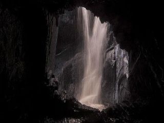 డెహ్రాడూన్ లోని రాబర్స్ కేవ్ 