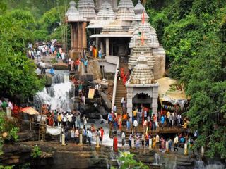 అడవిలో బయటపడిన అద్భుత ఆలయం !