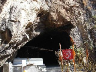 ఆ సొరంగంలోనికి వెళ్ళినవారు మళ్ళీ ఎప్పటికీ తిరిగిరారు.....