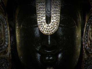 తిరుమల వెంకన్న కళ్ళ నుంచి శక్తివంతమైన కిరణాలు వస్తాయా?