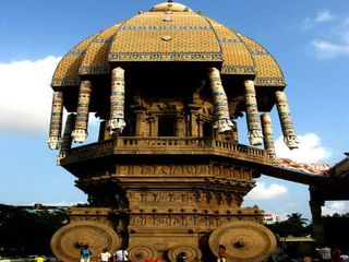 ఒకే రాతితో నిర్మించిన రథం !!