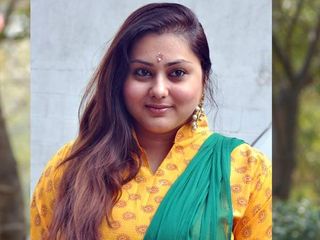 వీరు యాక్టర్లు కాదు .. దేవుళ్ళట ?!