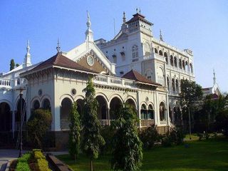 మహిళలు ఒంటరిగా వెళ్ళకూడని ప్రదేశాలు !!