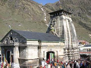 15 తరాల మందు ఎలాంటి దుస్తులు ధరించే వారో తెలుసుకోవడానికి వెలుదాం