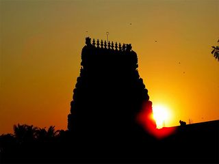 సూర్యకిరణాలు నేరుగా శివలింగాన్ని అభిషేకించే ఆలయ రహస్యాలు