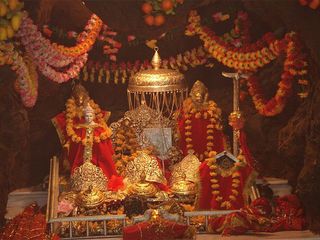 కేవలం 2,500 టికెట్ ఖర్చుతో వైష్ణోదేవి యాత్ర పూర్తి