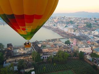 హంపి, తాజ్ మహల్ వద్ద హాట్ ఎయిర్ బెలూన్స్ లో వెళ్లారా