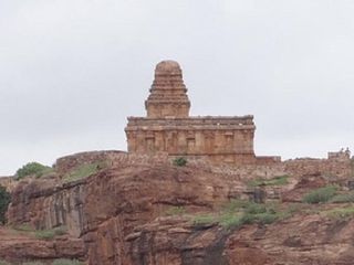  ఒకే చేతితో నిర్మించిన శివ దేవాలయంలో పూజలు కూడా కరువే