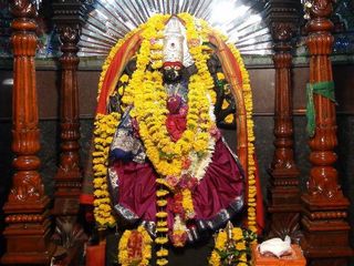 ఇక్కడ తుల్జాభవానీ విగ్రహం ఎప్పుడూ చలిస్తూనే ఉంటుంది