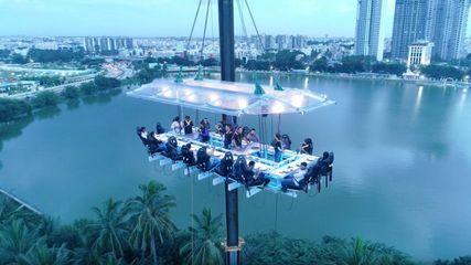 ధైర్యం ఉంటే గాలిలో బువ్వ తినొచ్చు