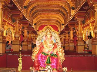 అక్కడరోజురోజుకు పెరుగుతున్నవినాయకున్నిదర్శించి అప్పాలుసమర్పిస్తే ఎలాంటికోరికలైనా చిటికెలో తీరిపోతాయి