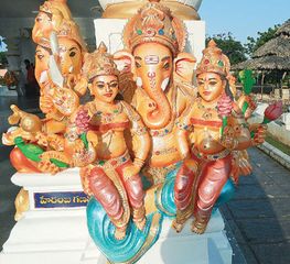 మహావిద్యాగణపతిని దర్శిస్తే  కోరిన కోర్కెలు నెరవేరుస్తూ వరసిద్ధి వినాయకుడయ్యాడు