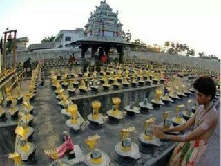  1,116 శివలింగాల మధ్యన పంచముఖేశ్వర శివలింగాన్ని స్పృసించి  శివనామ స్మరణ చేస్తే