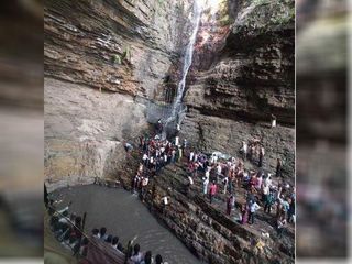 నల్లమల ఫారెస్ట్ లోని సలేశ్వర జలపాతం చూడాలంటే ఎంతో ధైర్యం.. అదృష్టం ఉండాలి