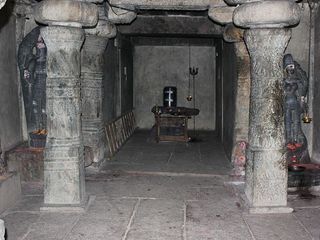 ఉదయం ఎరుపు, మధ్యాహ్నం నలుపు, సాయంత్రం తెలుపు రంగులోకి మారుతున్న శివలింగం దర్శించారా