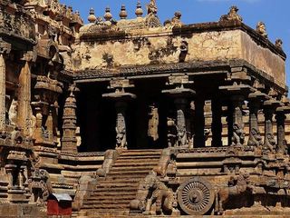 మనోహరమైన శిల్పాలకు నిలయాలు దారాసురం: శ్రీ ఐరావతేశ్వర స్వామి ఆలయం