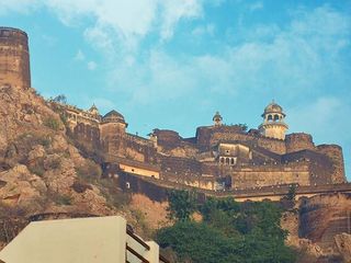 Kuchaman fort: ఆ కోట‌ను చేరుకోవాలంటే..రివ‌ర్స్‌లో వెళ్లాల్సిందే