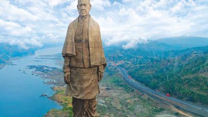 భారతదేశంలోని ప్ర‌సిద్ద నిర్మాణాలు, విగ్ర‌హాల‌ను ఎప్పుడైనా  చూశారా?