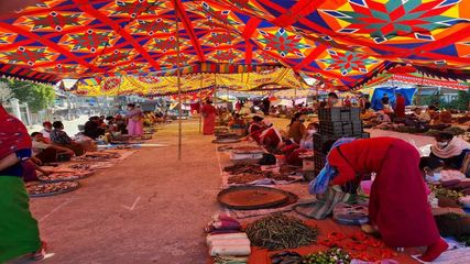 ఇండియాలోని అతిపెద్ద మ‌హిళ‌ల మార్కెట్‌ను చూశారా?