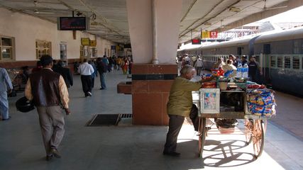 చ‌ద‌రంగంలా క‌నిపించే ల‌క్నోలోని ఈ రైల్వేస్టేష‌న్‌ను చూశారా..?