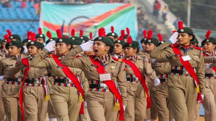 75వ రిప‌బ్లిక్ డే ప‌రేడ్‌లో మొత్తం మ‌హిళ‌లే...