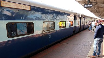 విశాఖవాసుల‌కు గుడ్‌న్యూస్‌... స‌మ్మ‌ర్ స్పెష‌ల్ ట్రైన్స్ రూట్స్ ఇవే..!