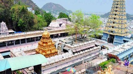 విజ‌య‌వాడ క‌న‌కదుర్గ‌మ్మ ఆల‌యానికి పోటెత్తిన భ‌క్తులు..!