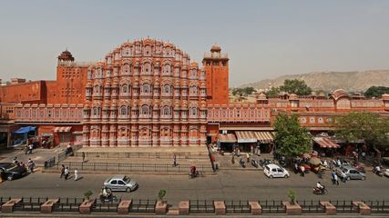 అద్భుత క‌ళా నిర్మాణానికి నిద్శ‌నం.. ఈ పురాత‌న‌మైన హ‌వా మ‌హ‌ల్‌..!