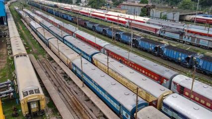 తెలుగు రాష్ట్రాల్లో భారీ వర్షాలు.. 1400 ఆర్టీసీ బస్సులు, 432 రైళ్లు ర‌ద్దు..