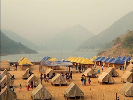 పాపికొండల మధ్యలో మరుపురాని ప్రయాణం !